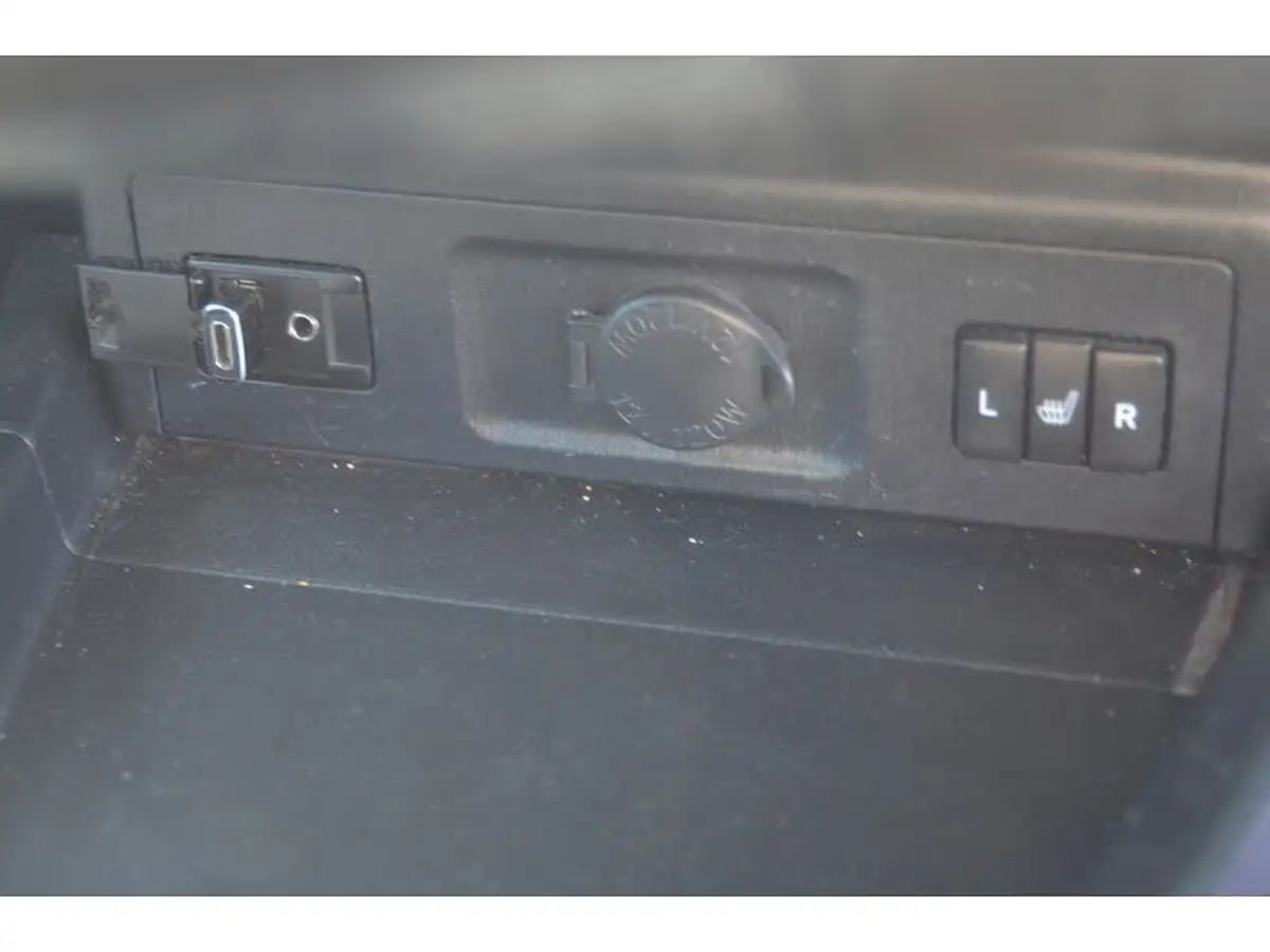 2019-toyota-prius-18-vvt-i-excel-big-34