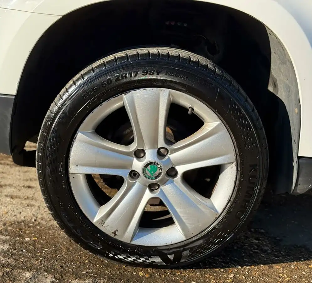2013-skoda-yeti-12-se-105ps-big-40