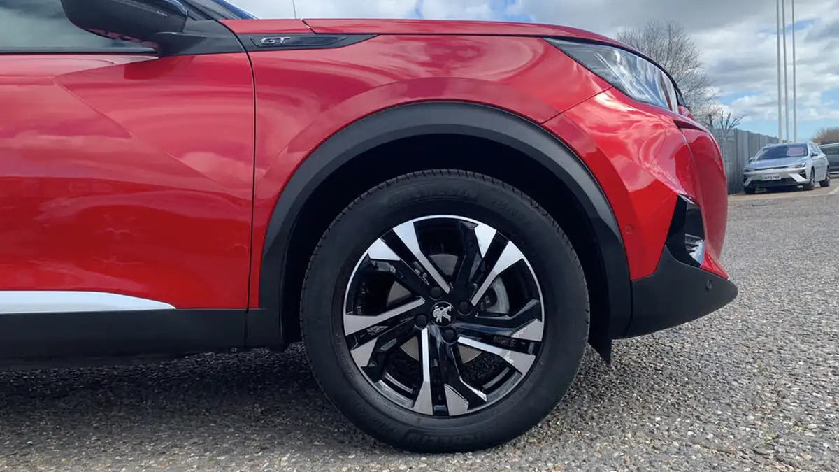 2021-peugeot-2008-suv-12-puretech-gt-big-16