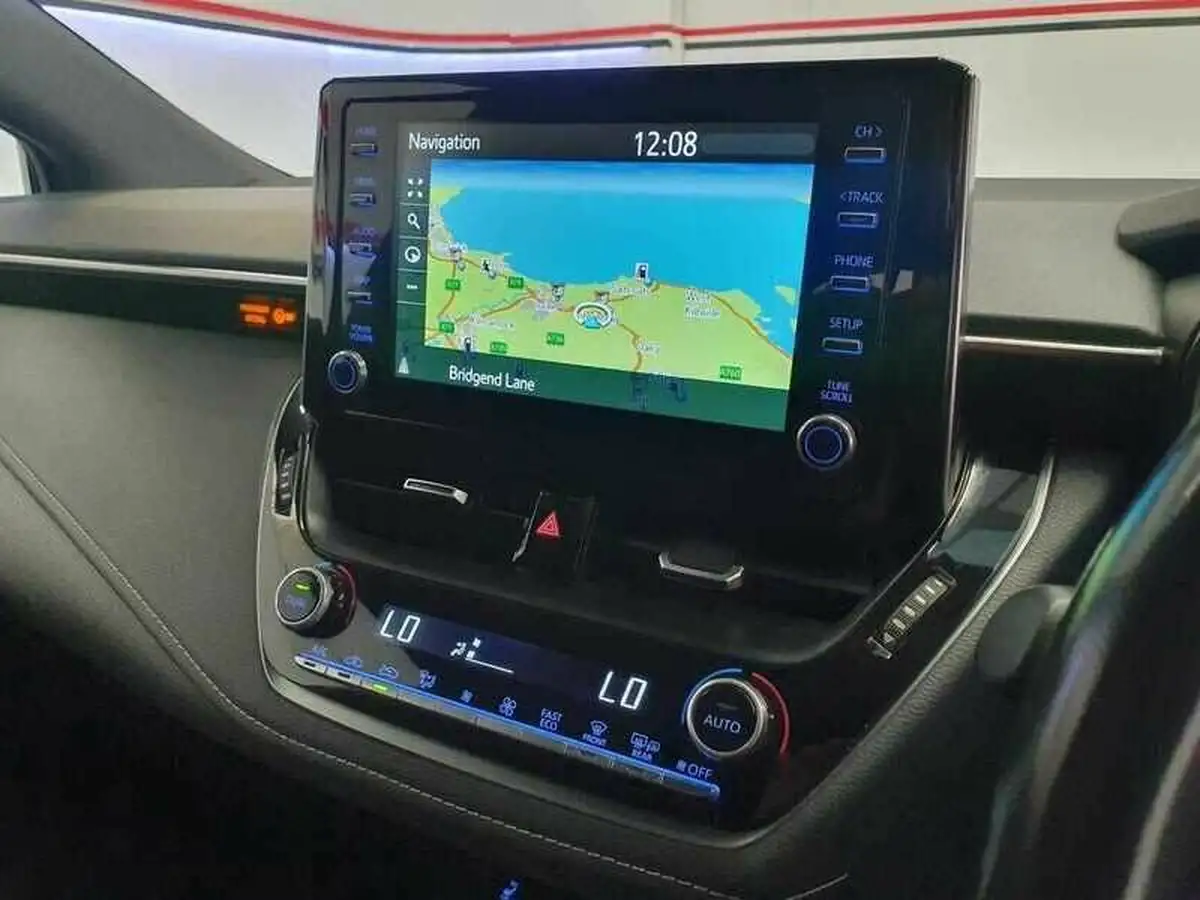 2021-toyota-corolla-18-vvt-i-icon-tech-trk-hatchback-5d-big-15