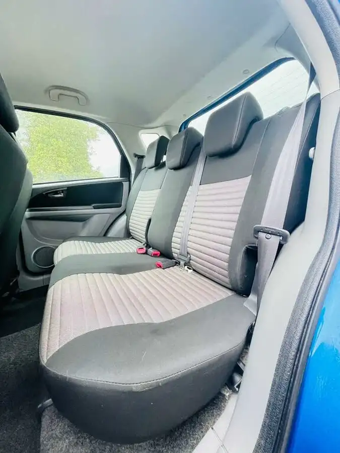 2009-suzuki-sx4-big-9