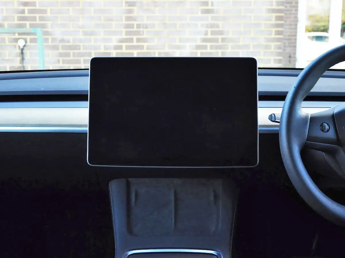 2022-tesla-model-y-e-long-range-big-64