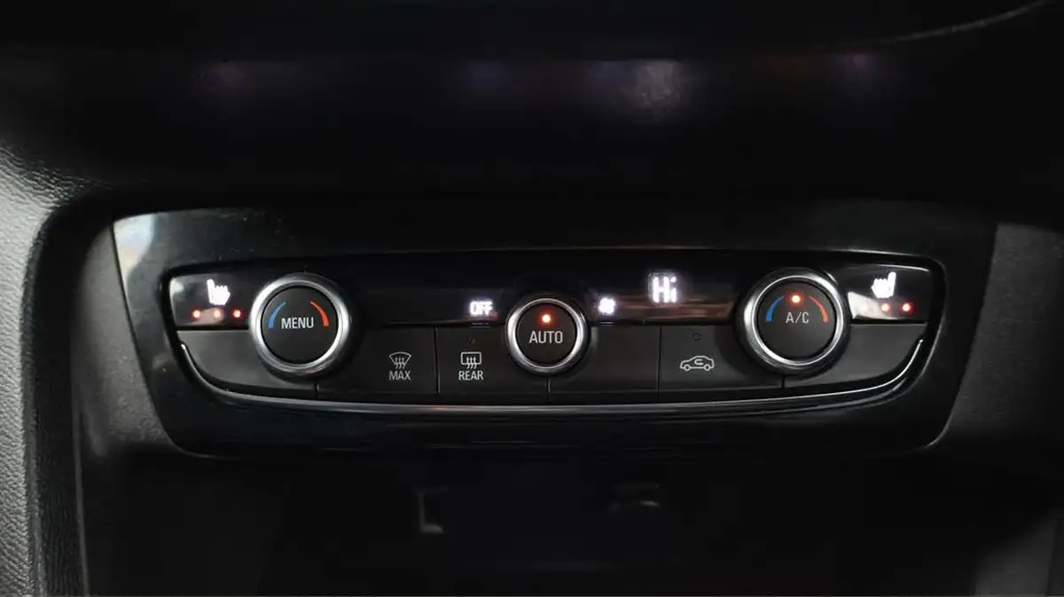 2021-vauxhall-corsa-e-elite-premium-big-11
