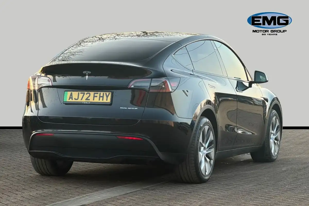 2022-tesla-model-y-e-long-range-big-6