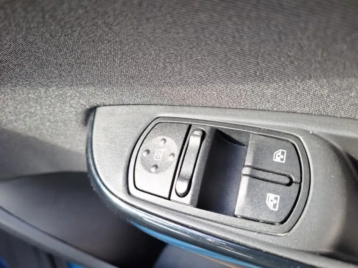 2019-vauxhall-corsa-14i-sri-vx-line-nav-black-90ps-5d-big-13