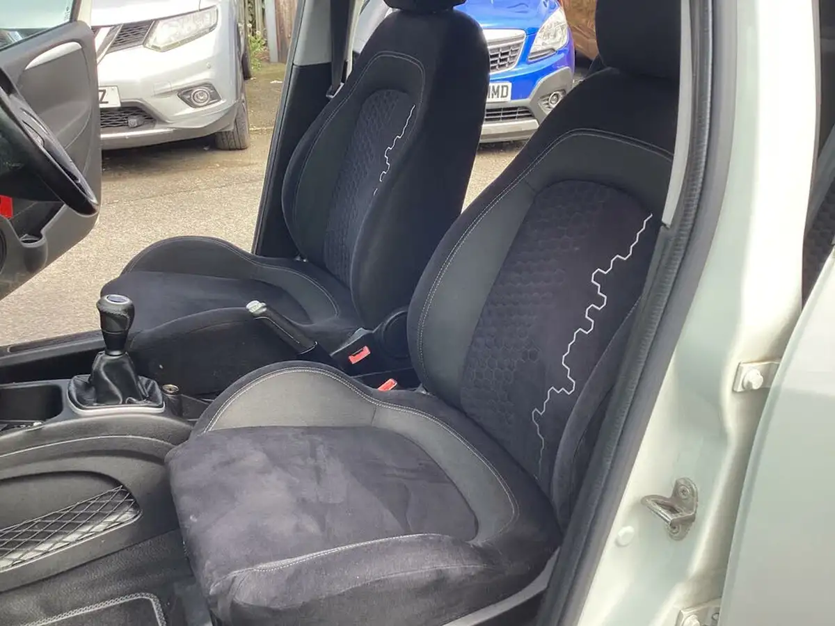 2013-fiat-punto-14-gbt-105bhp-multiair-5d-big-13