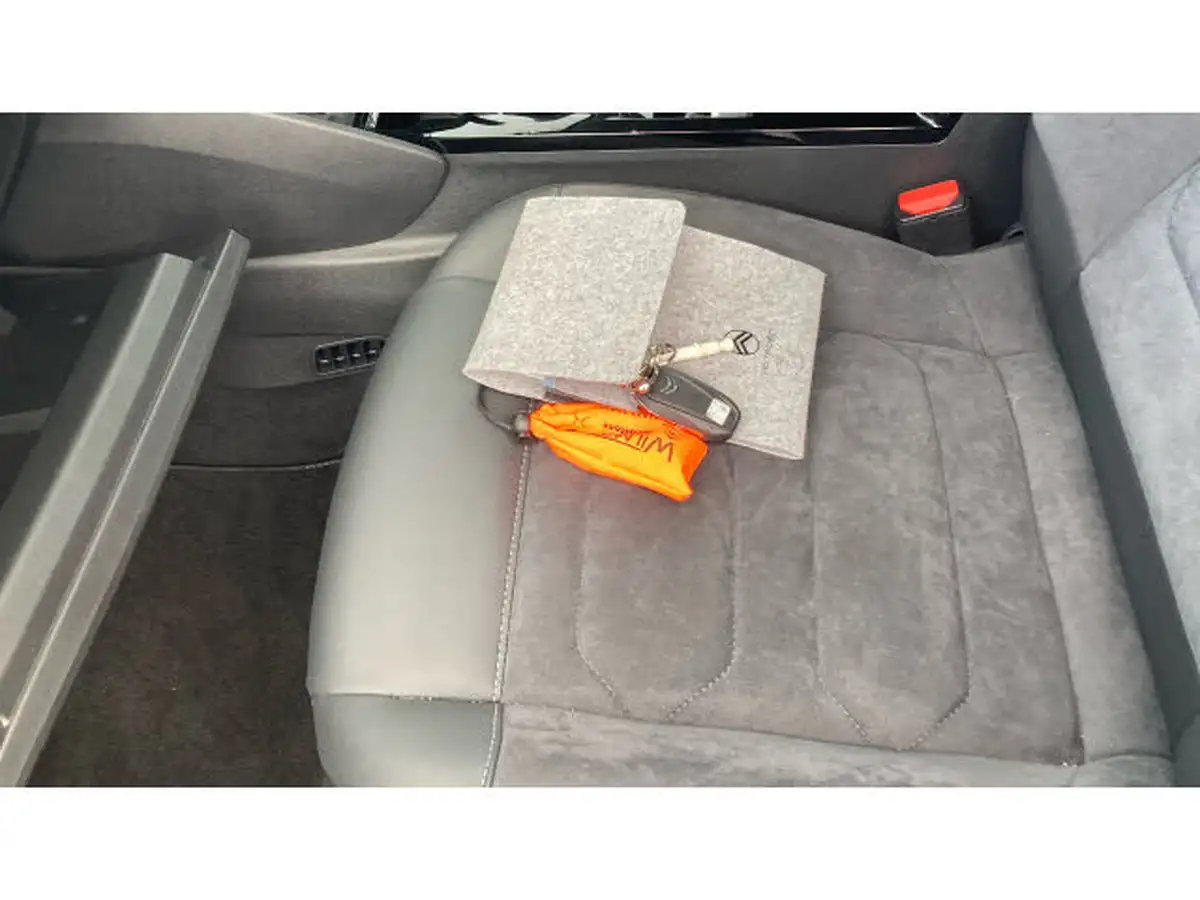 2024-citroen-c4-e-e-series-156ps-54kwh-big-19