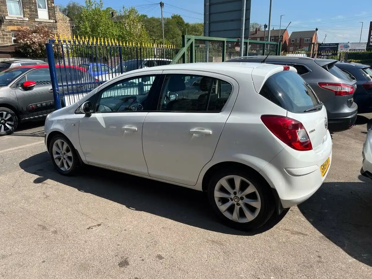 2014-vauxhall-corsa-12-excite-16v-vvt-85ps-ac-5d-big-3