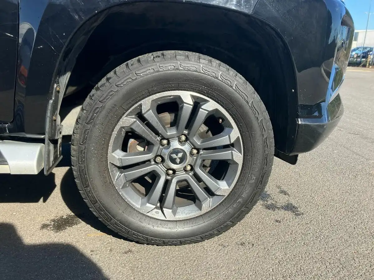 2021-mitsubishi-l200-22di-d-barbarian-x-big-7