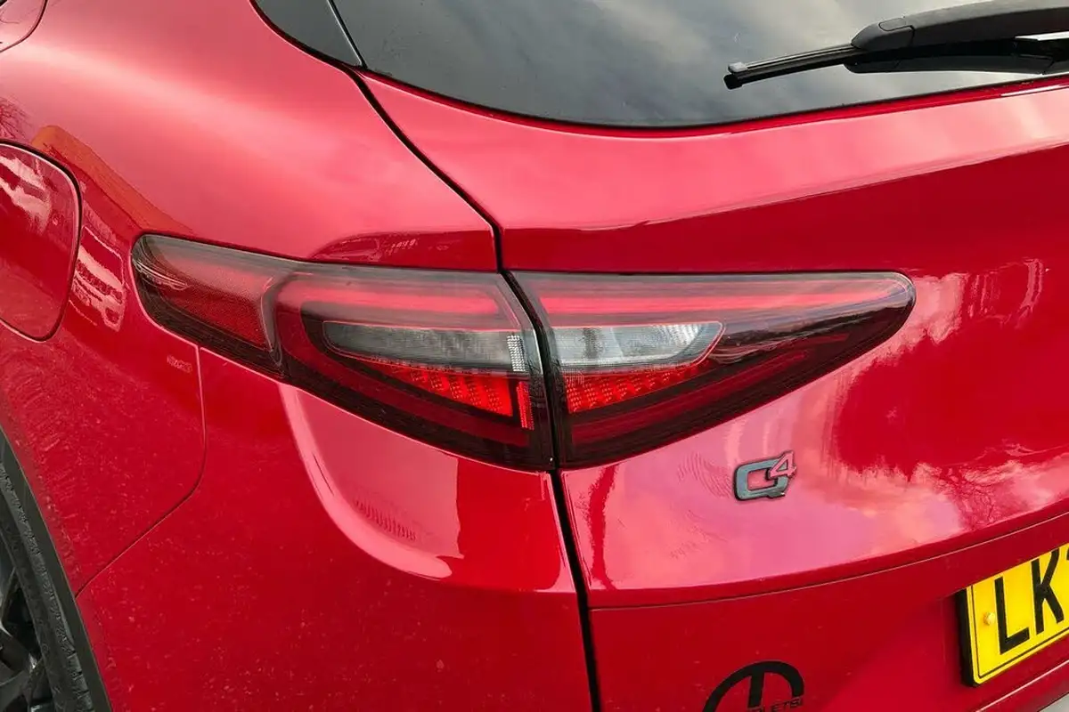 2020-alfa-romeo-stelvio-20-nero-edizione-big-23