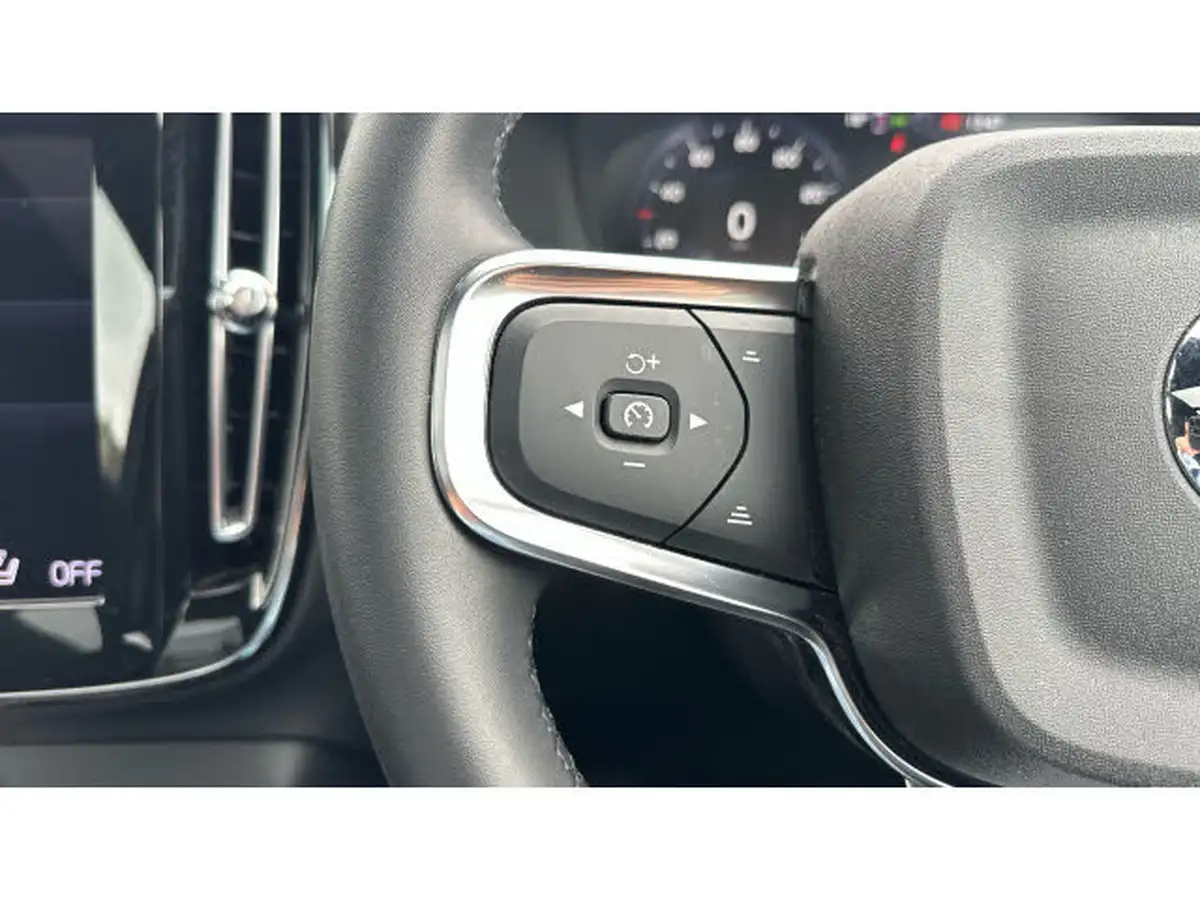 2023-volvo-xc40-15-t5-ultimate-dark-big-17