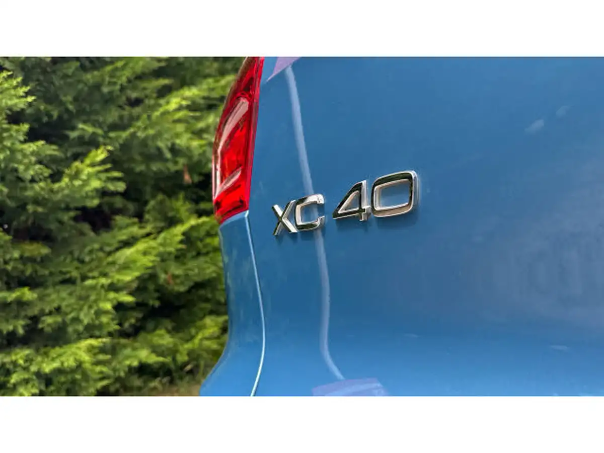 2023-volvo-xc40-15-t5-ultimate-dark-big-41