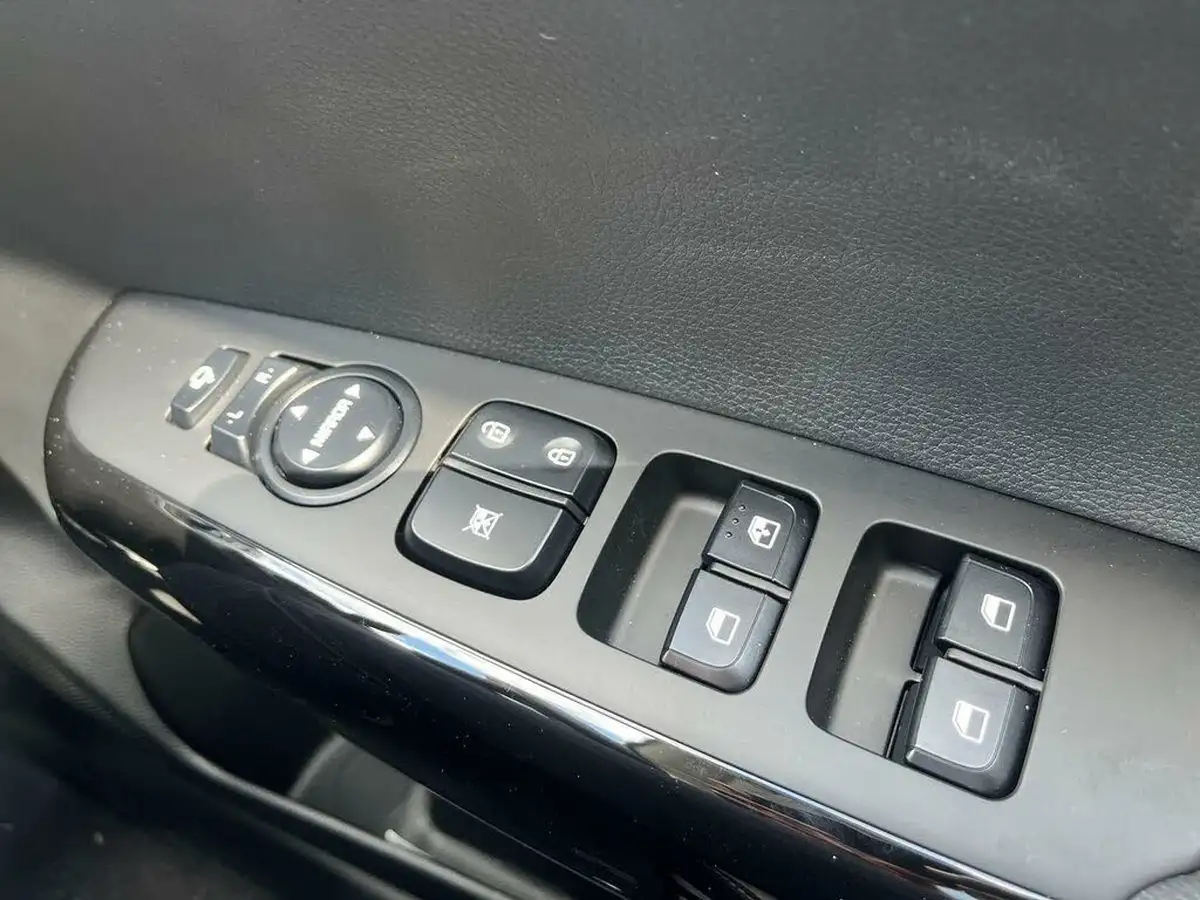 2024-kia-picanto-12-gt-line-s-big-30