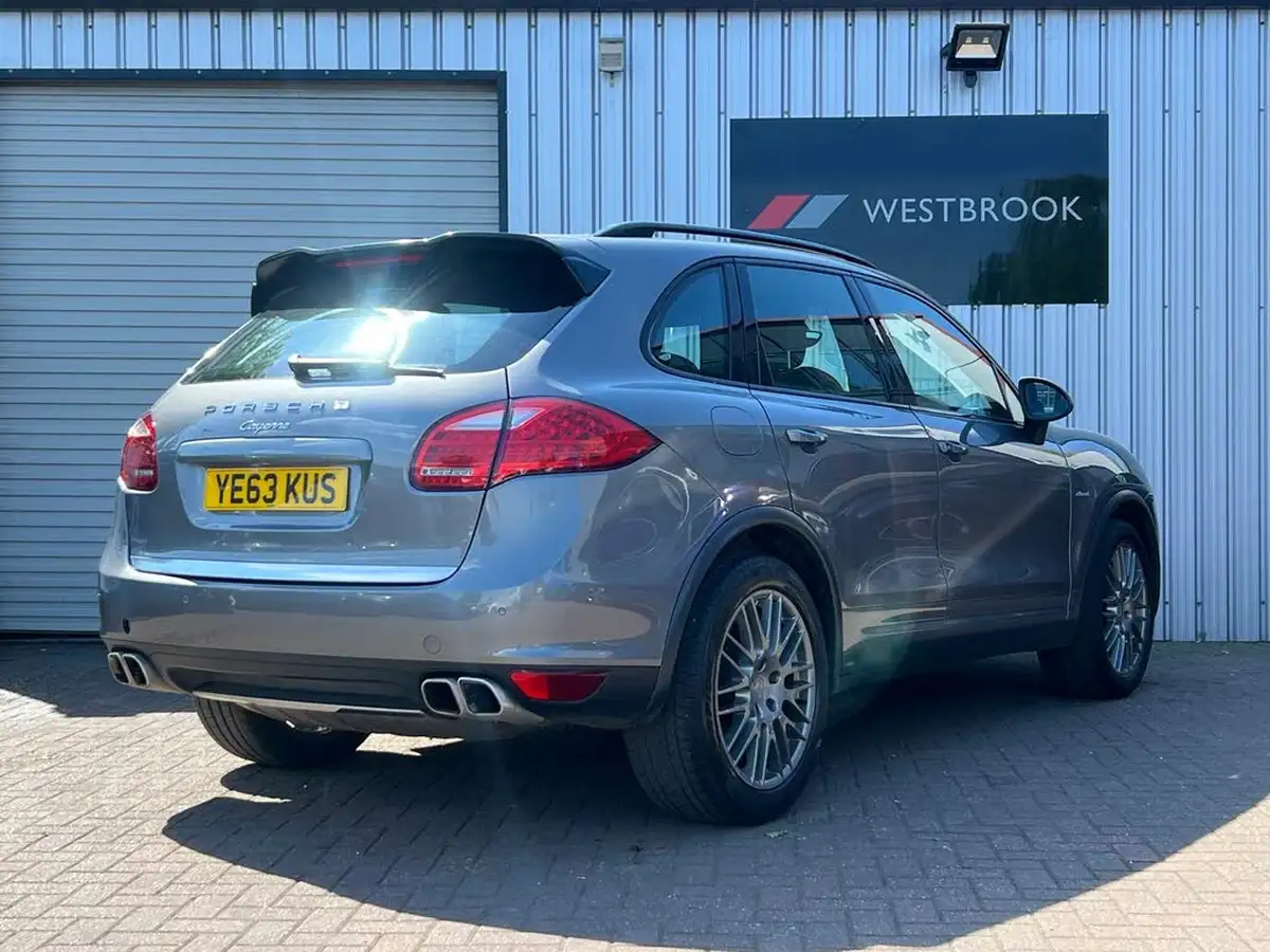 2013-porsche-cayenne-30td-big-9