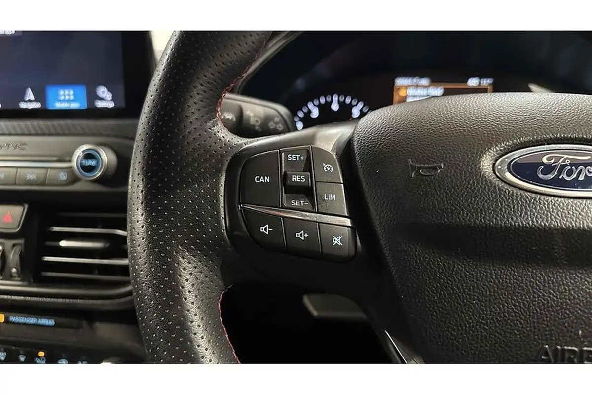 2019-ford-focus-10t-st-line-x-hatchback-big-37