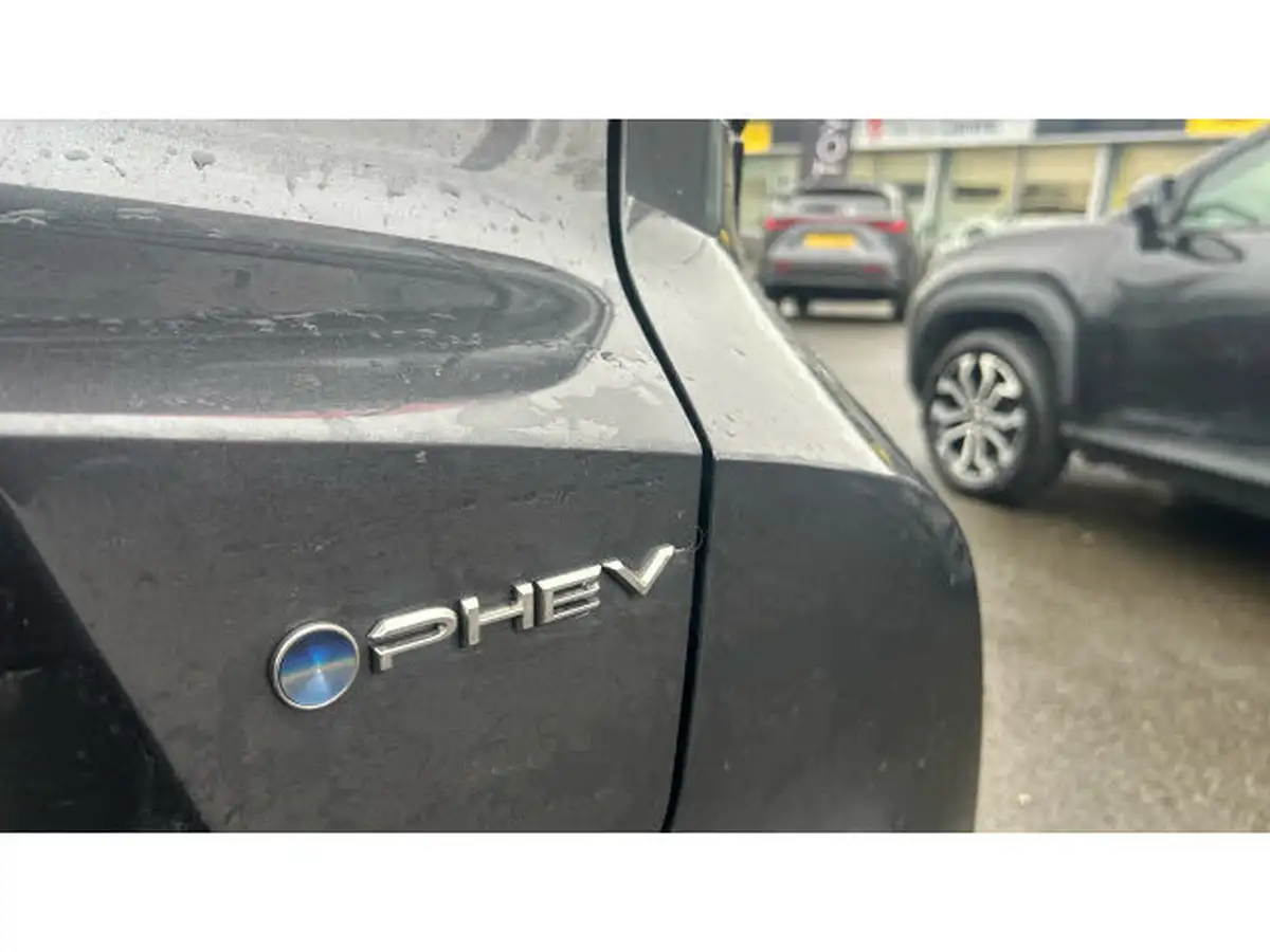 2024-toyota-c-hr-20-vvt-i-design-220bhp-plug-in-big-27