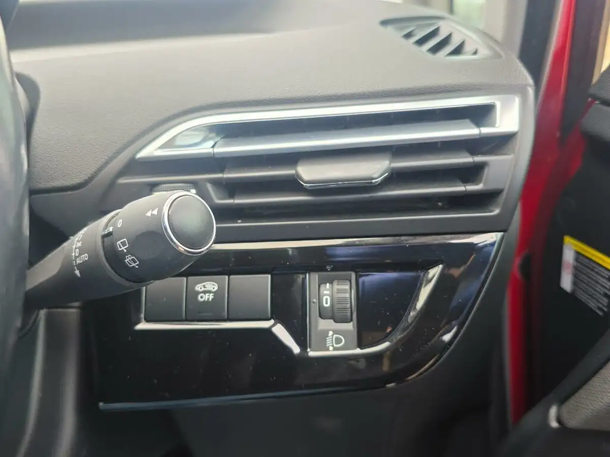 2016-citroen-grand-c4-picasso-16bluehdi-feel-eat6-big-31
