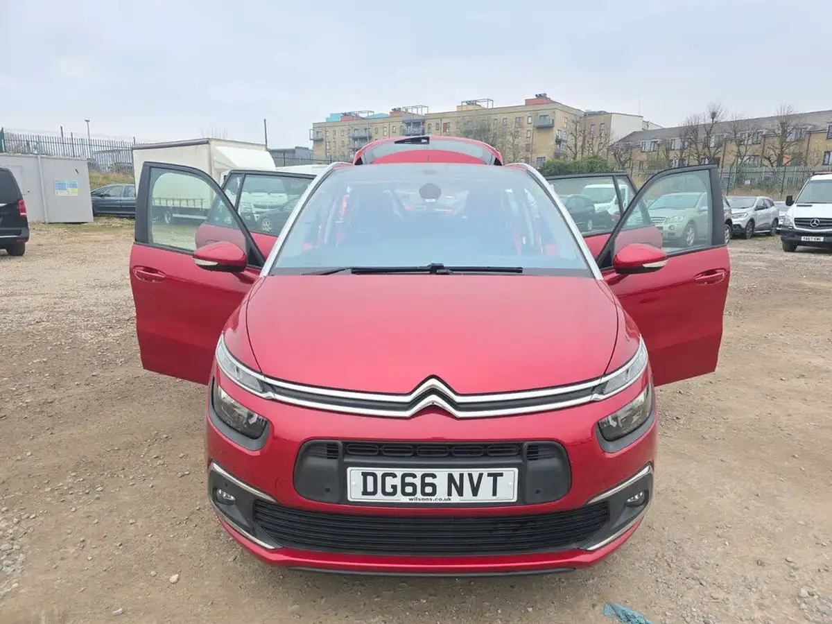 2016-citroen-grand-c4-picasso-16bluehdi-feel-eat6-big-7