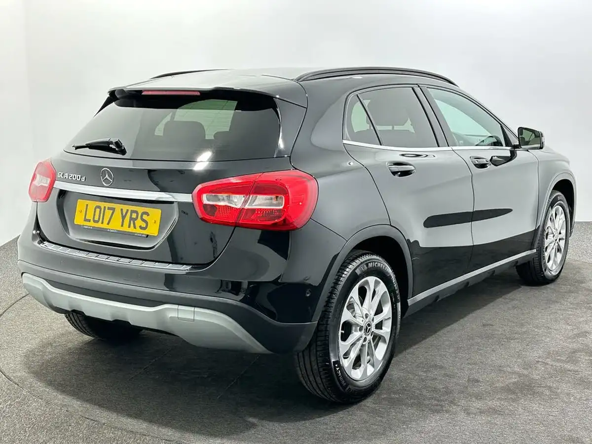 2017-mercedes-benz-gla-class-21d-gla-200d-se-executivess-7g-dct-big-6