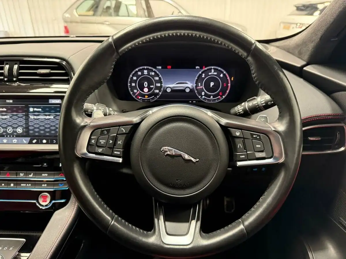 2019-jaguar-f-pace-20-i4d-chequered-flag-240ps-big-12