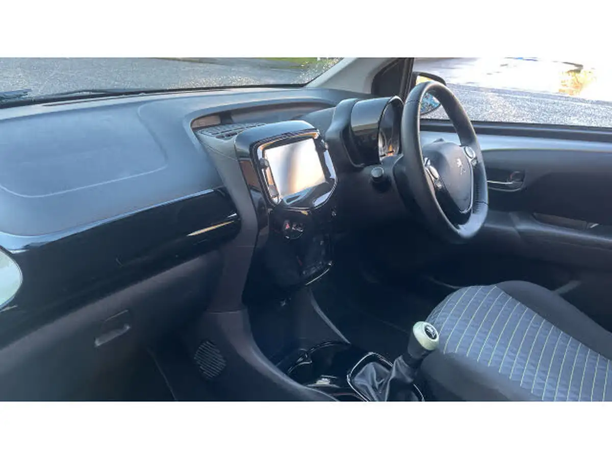 2021-peugeot-108-10-collection-top-big-8