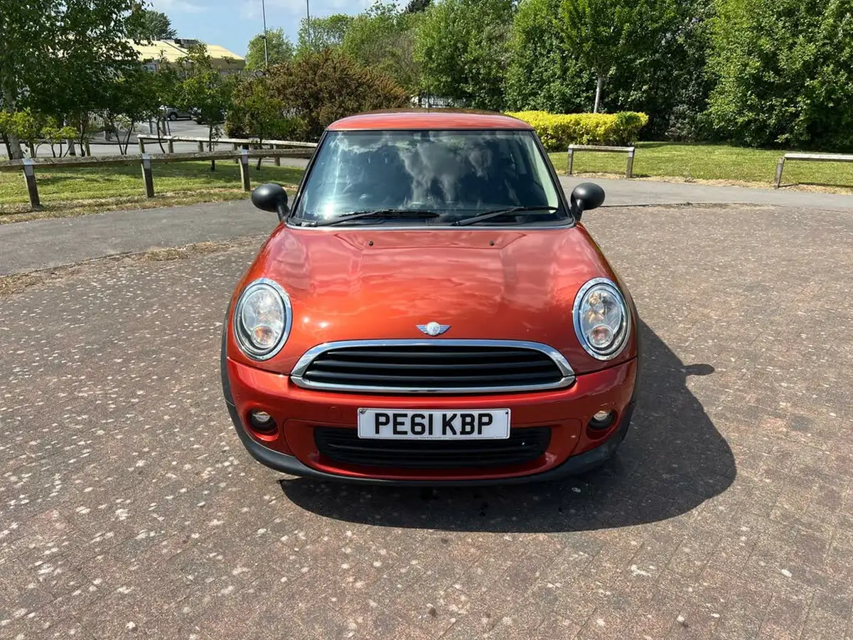 2011-mini-cooper-16-one-98bhp-hatchback-3d-big-1
