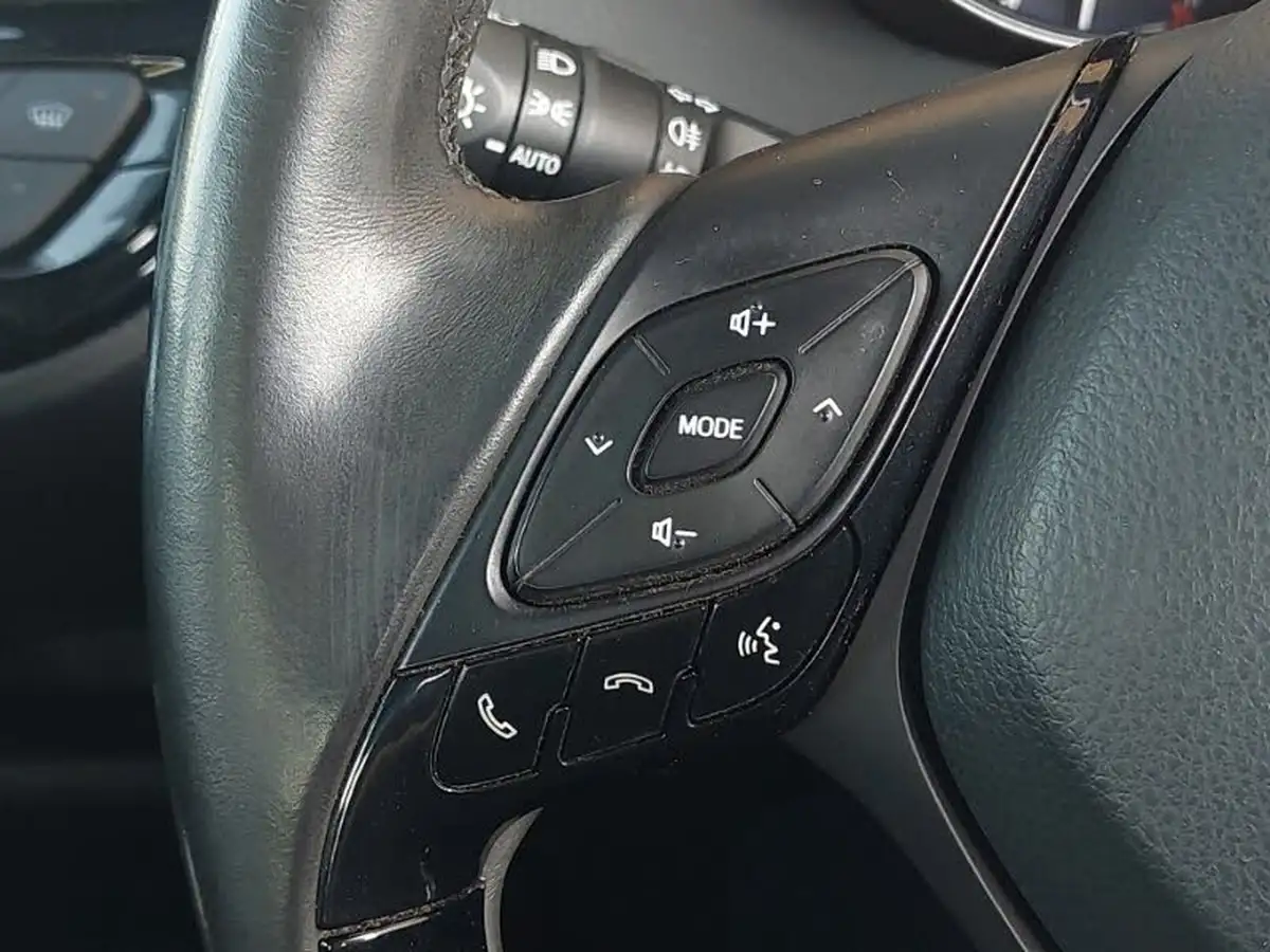 2017-toyota-c-hr-18-vvt-i-icon-big-10