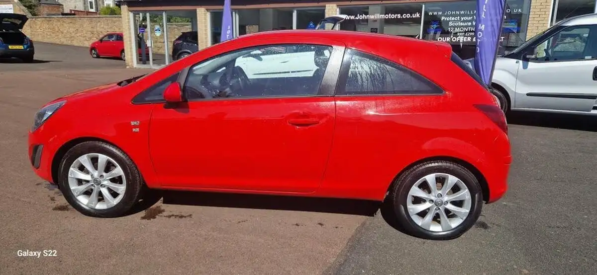 2014-vauxhall-corsa-10-excite-3d-big-5