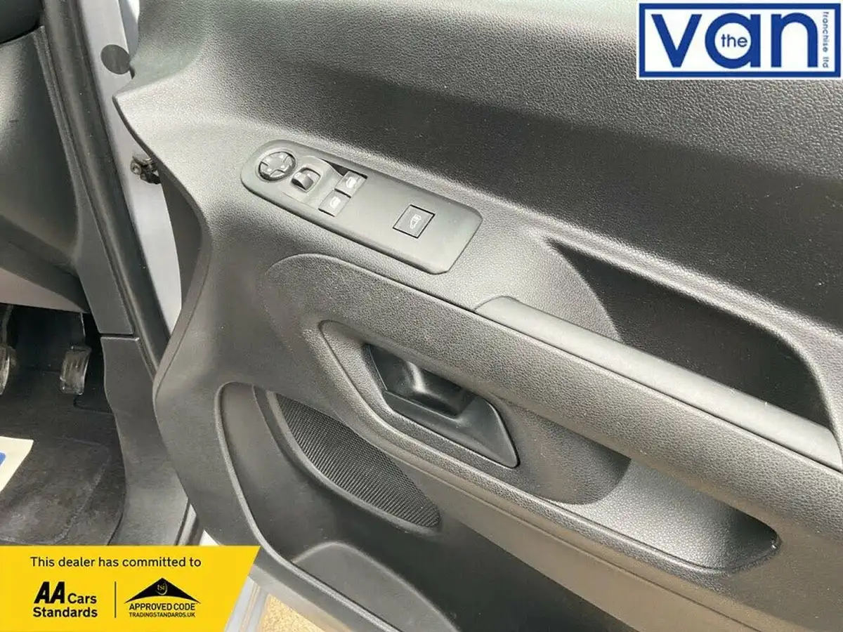 2019-vauxhall-combo-15cdti-sportive-2300-16v-100pseu6dt-l1h1-panel-big-18