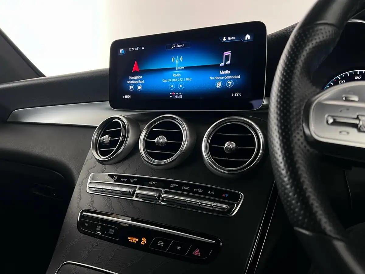 2020-mercedes-benz-glc-class-20d-glc300d-amg-line-premium-station-wagon-5d-big-32
