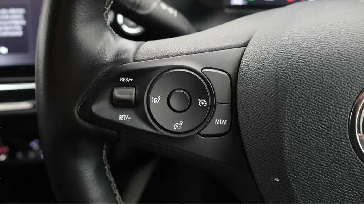 2022-vauxhall-corsa-e-sri-premium-big-22