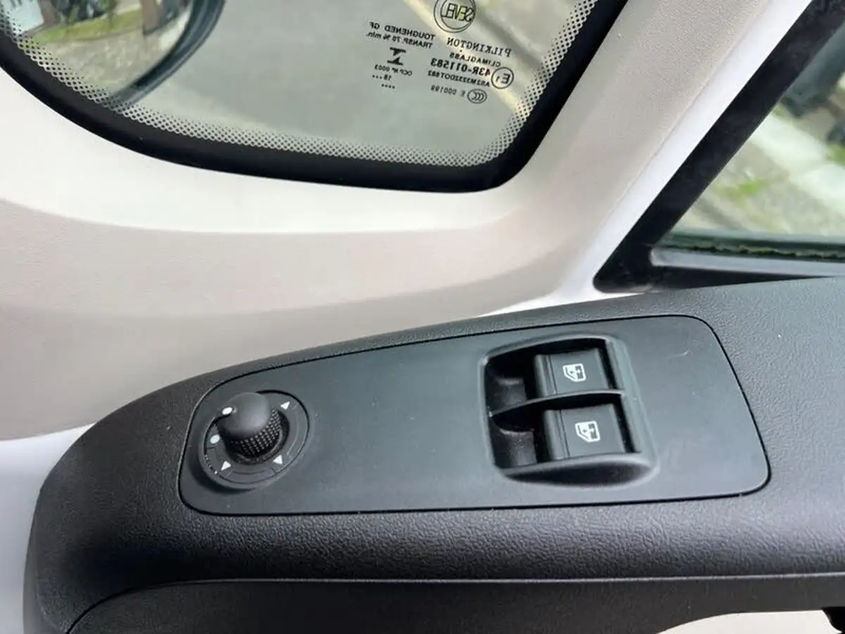 2019-peugeot-boxer-20-bluehdi-335-l4-luton-bfb-big-31
