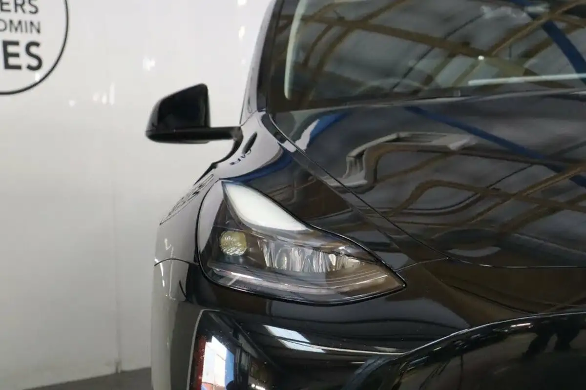 2022-tesla-model-y-e-long-range-big-12