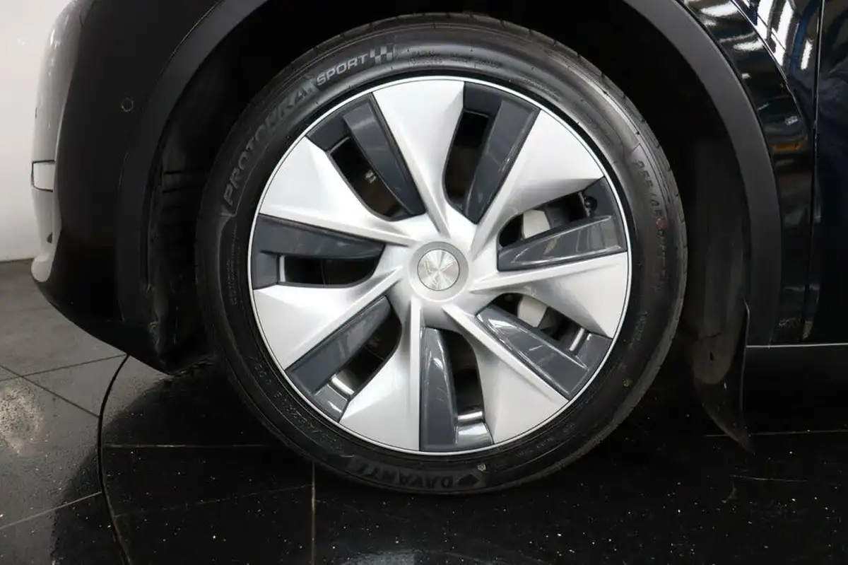 2022-tesla-model-y-e-long-range-big-36