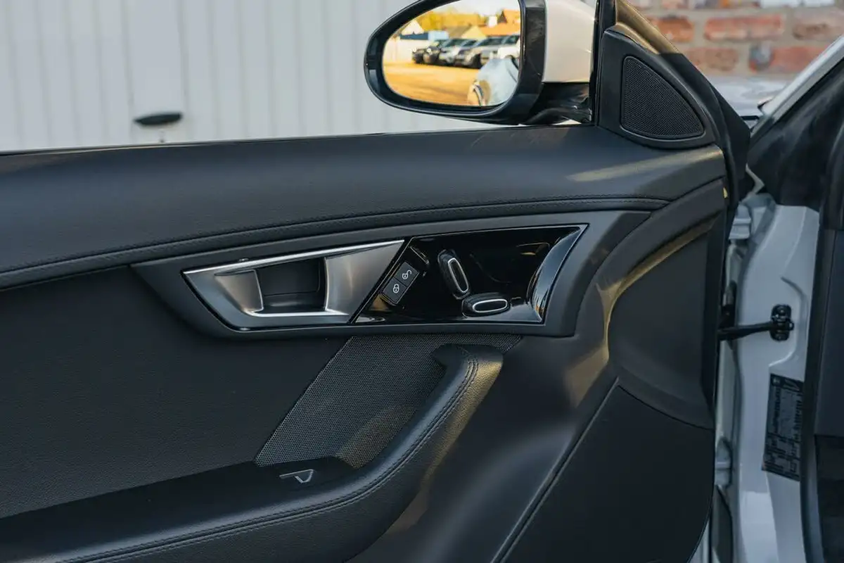 2015-jaguar-f-type-30-convertible-quickshift-big-34