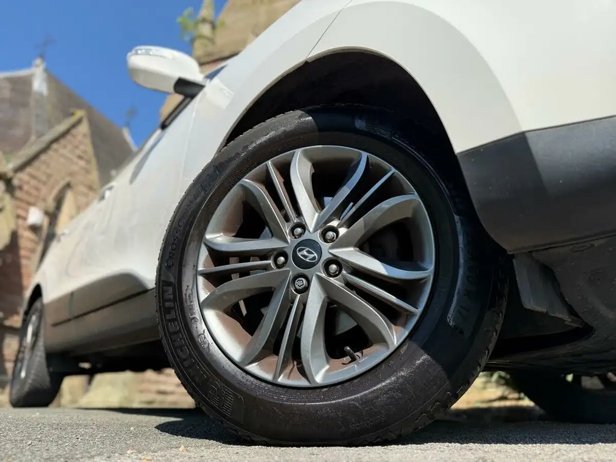 2014-hyundai-ix35-17td-se-nav-big-9