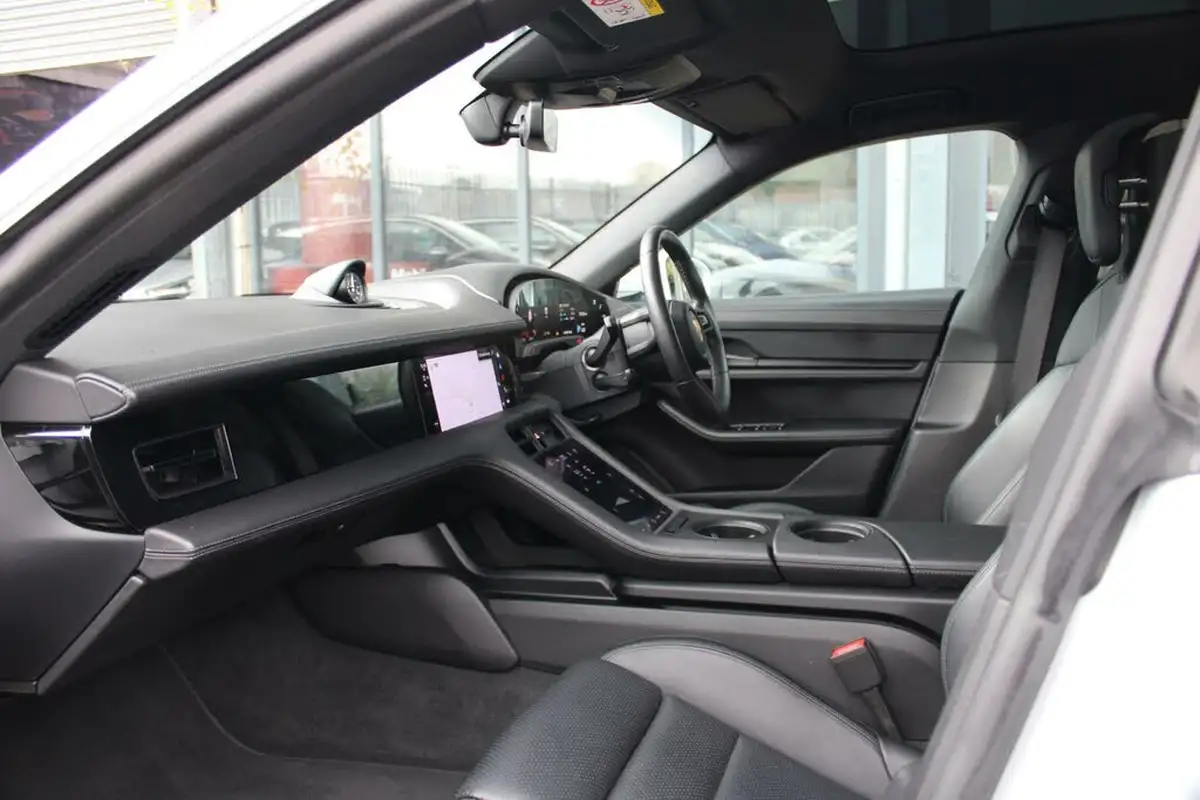 2023-porsche-taycan-e-4s-cross-turismo-big-11