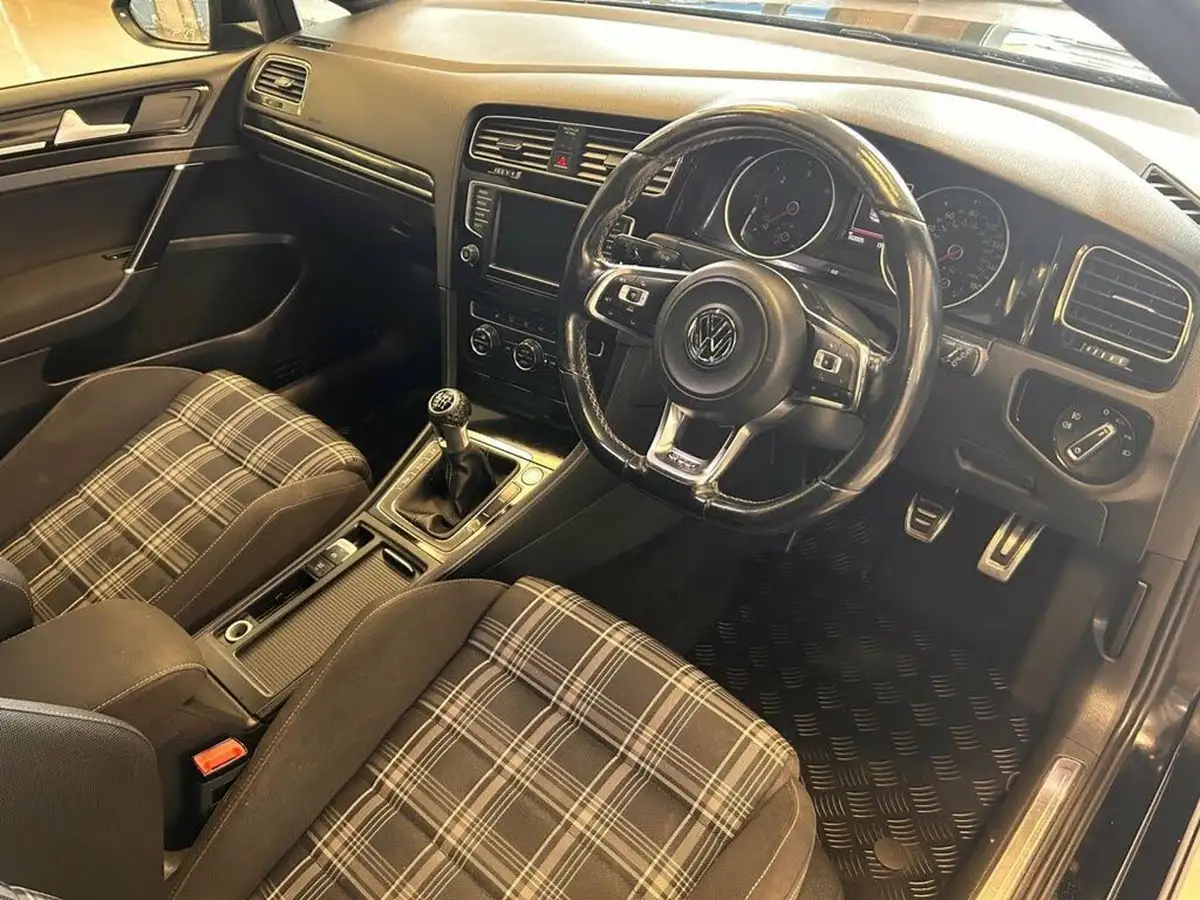 2016-volkswagen-golf-20tdi-gtd-bmt-hatchback-5d-big-12