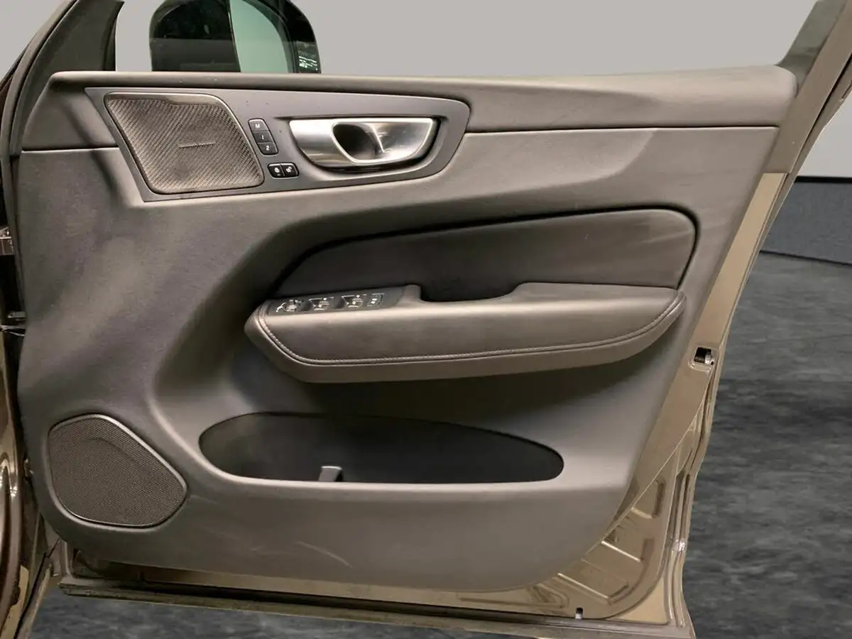 2023-volvo-xc60-20-b5-plus-big-37