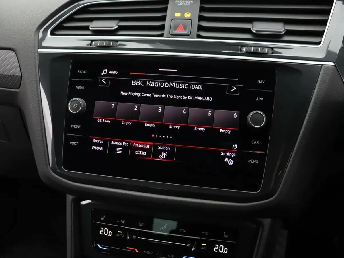 2021-volkswagen-tiguan-15-tsi-r-line-big-23