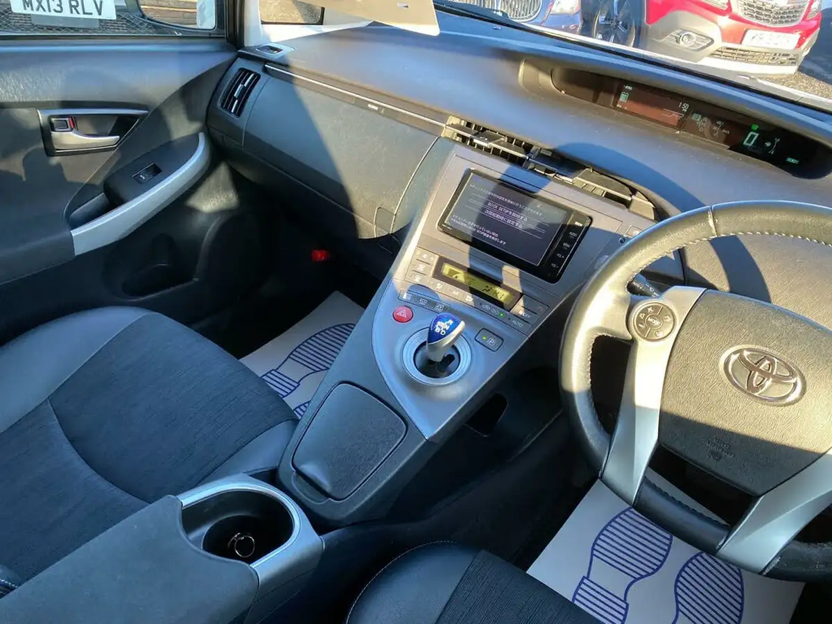 2015-toyota-prius-18-t-spirit-big-37