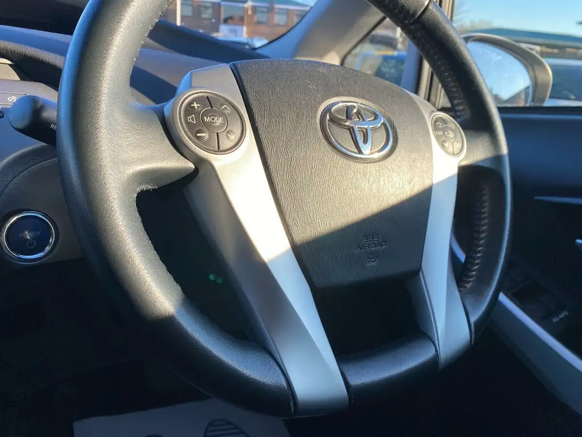 2015-toyota-prius-18-t-spirit-big-34