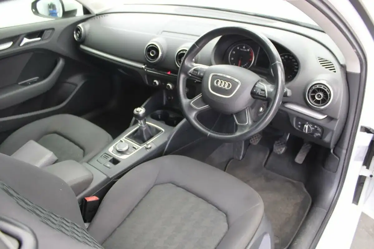 2013-audi-a3-14-se-tfsi-122ps-hatchback-3d-big-17