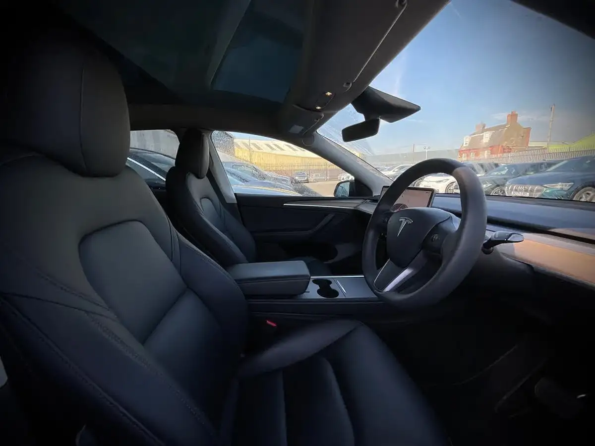 2022-tesla-model-y-e-long-range-big-8