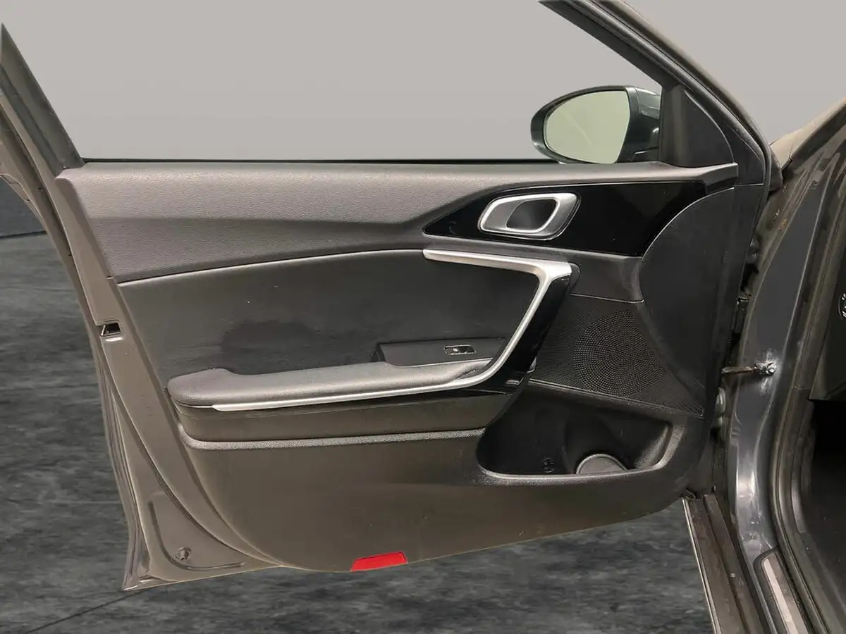 2022-kia-xceed-15-t-gdi-3-big-28