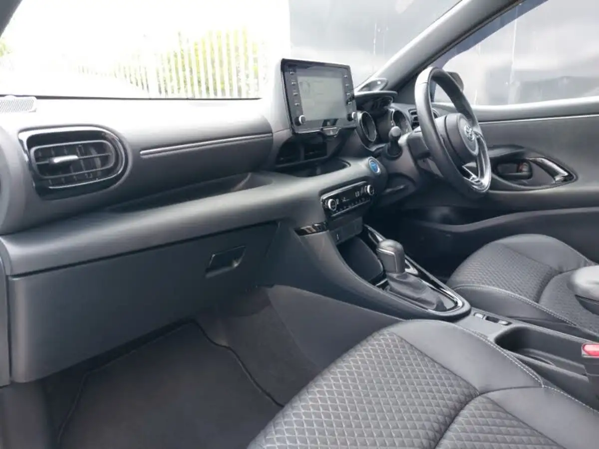 2022-toyota-yaris-15-vvt-i-dynamic-big-4