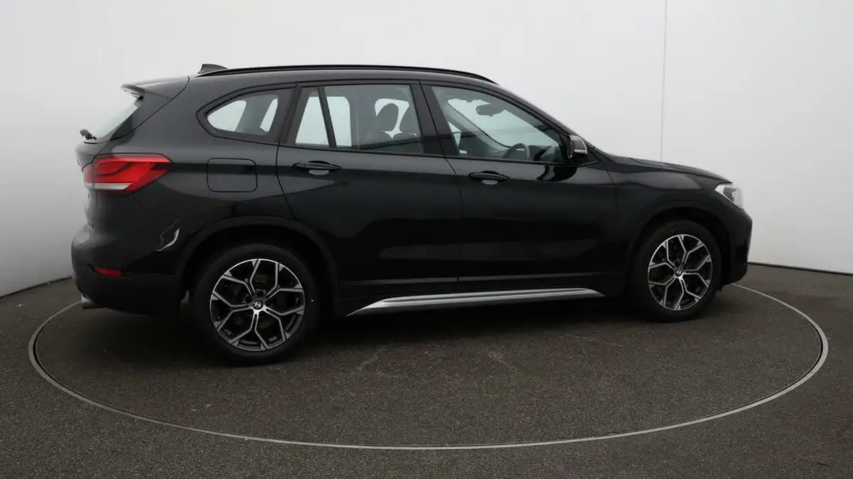 2021-bmw-x1-20-sdrive20i-xline-big-43