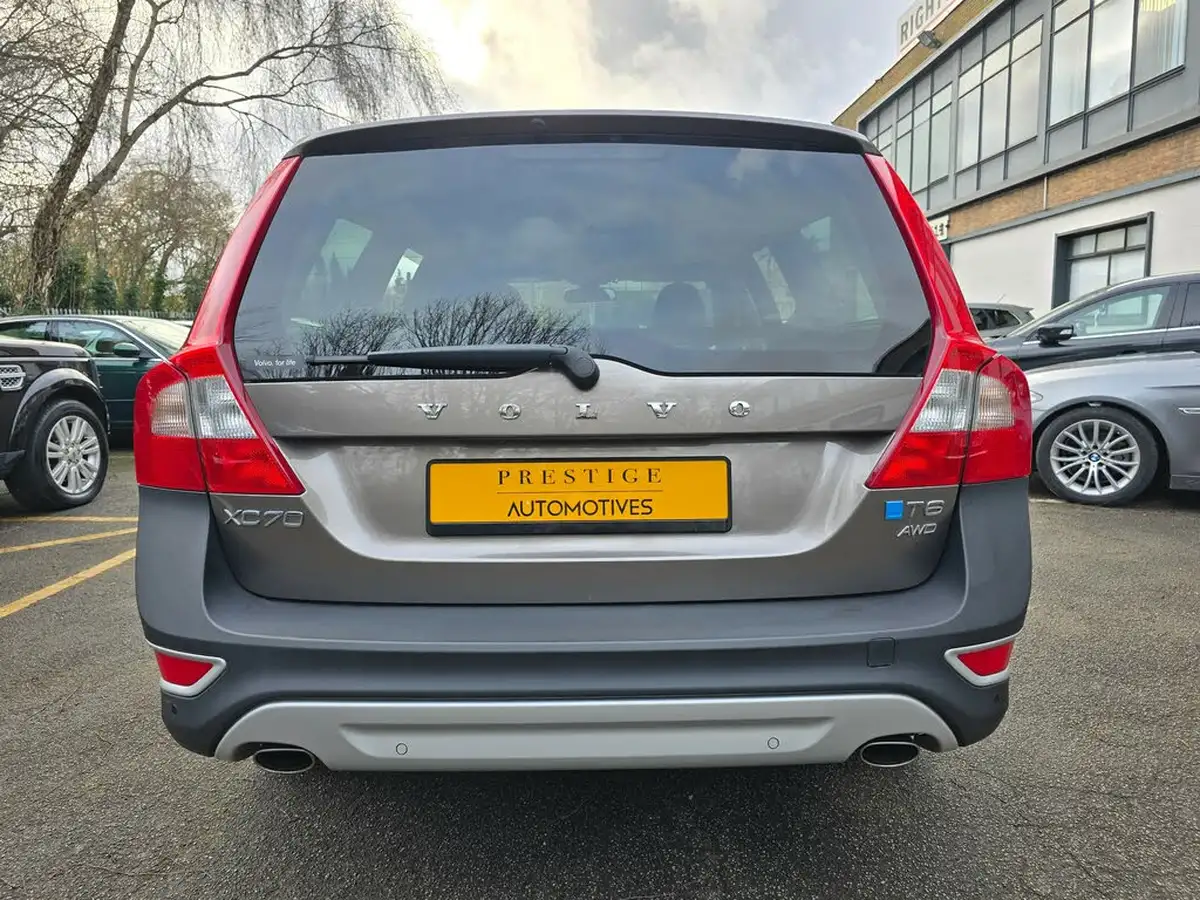 2011-volvo-xc70-30-t6-se-big-61