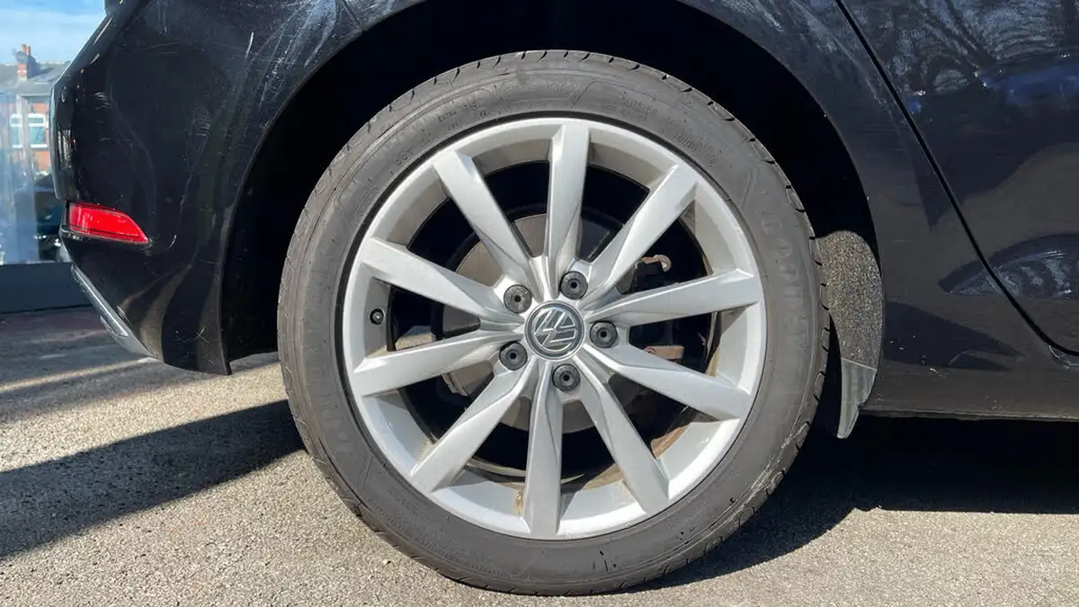 2018-volkswagen-golf-15-tsi-gt-150ps-hatchback-5d-dsg-big-18