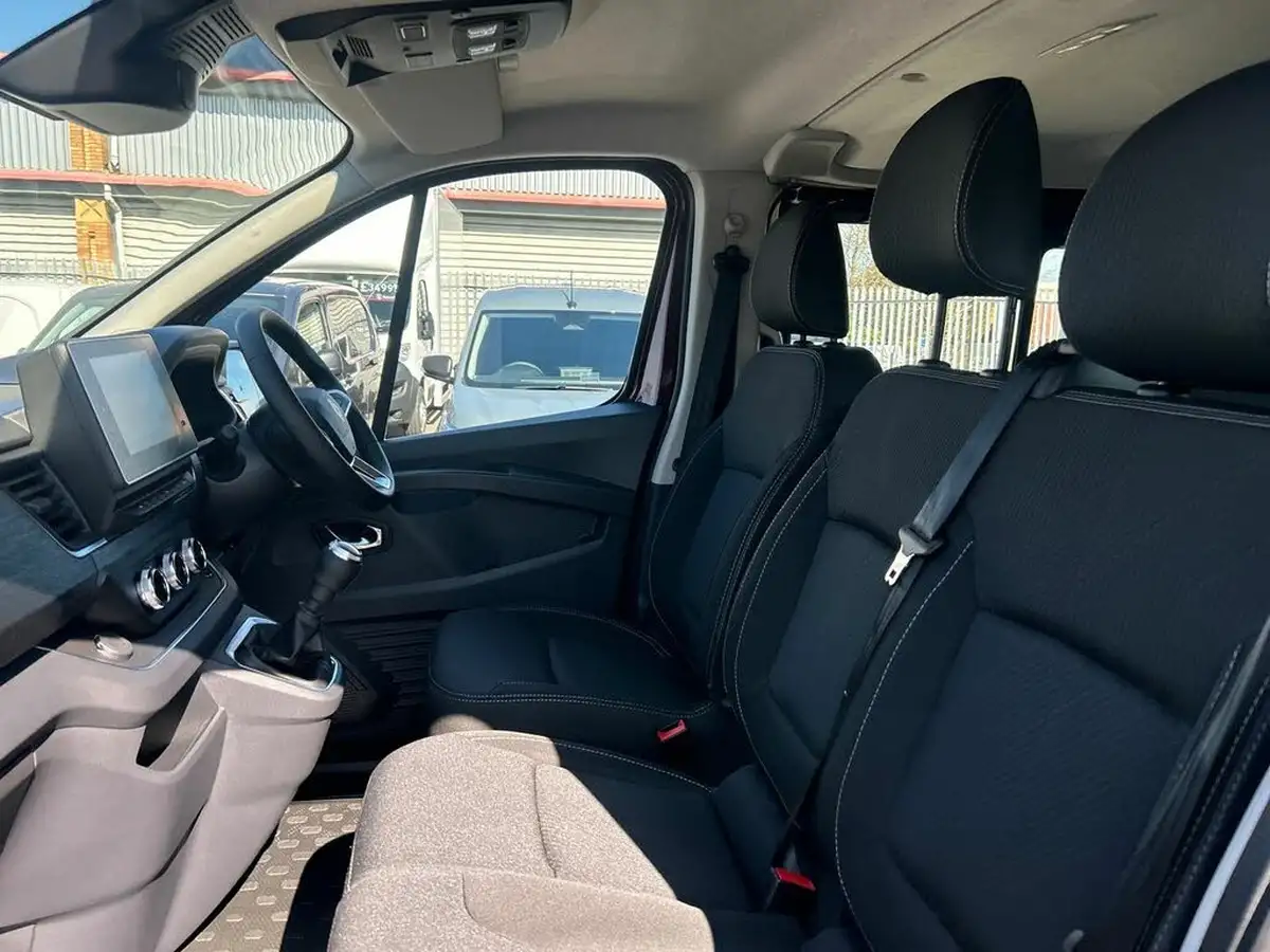 2025-renault-trafic-20dci-ll30-150-extra-sport-panel-big-7